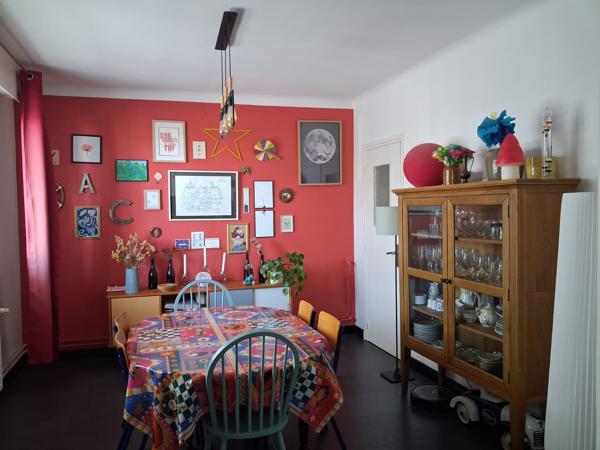 Appartement
                                                                                                                                                                                                                                                                                                                        4 pièce(s)                                                                                                                                                                                                          3 chambre(s)                                                                                                                                                                                                          106  m²