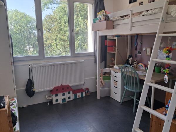 Appartement
                                                                                                                                                                                                                                                                                                                        4 pièce(s)                                                                                                                                                                                                          3 chambre(s)                                                                                                                                                                                                          106  m²