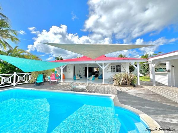 À VENDRE – VILLA DE CHARME AVEC PISCINE & ANNEXES – SAINT-FRANÇOIS