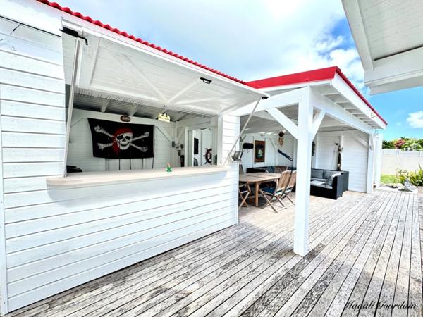 À VENDRE – VILLA DE CHARME AVEC PISCINE & ANNEXES – SAINT-FRANÇOIS