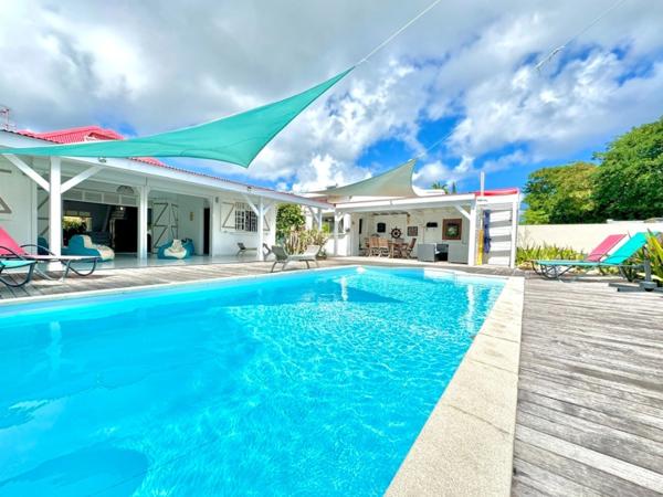 À VENDRE – VILLA DE CHARME AVEC PISCINE & ANNEXES – SAINT-FRANÇOIS