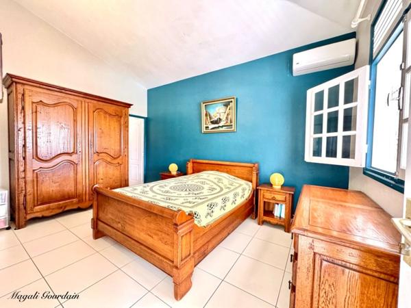 À VENDRE – VILLA DE CHARME AVEC PISCINE & ANNEXES – SAINT-FRANÇOIS