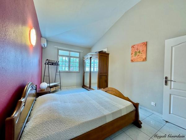 À VENDRE – VILLA DE CHARME AVEC PISCINE & ANNEXES – SAINT-FRANÇOIS