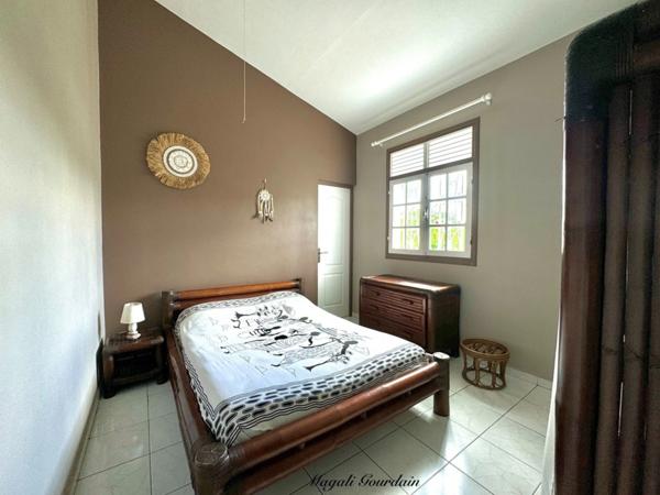 À VENDRE – VILLA DE CHARME AVEC PISCINE & ANNEXES – SAINT-FRANÇOIS