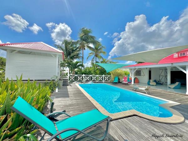 À VENDRE – VILLA DE CHARME AVEC PISCINE & ANNEXES – SAINT-FRANÇOIS