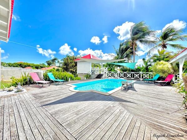 À VENDRE – VILLA DE CHARME AVEC PISCINE & ANNEXES – SAINT-FRANÇOIS