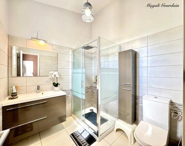 À VENDRE – VILLA DE CHARME AVEC PISCINE & ANNEXES – SAINT-FRANÇOIS