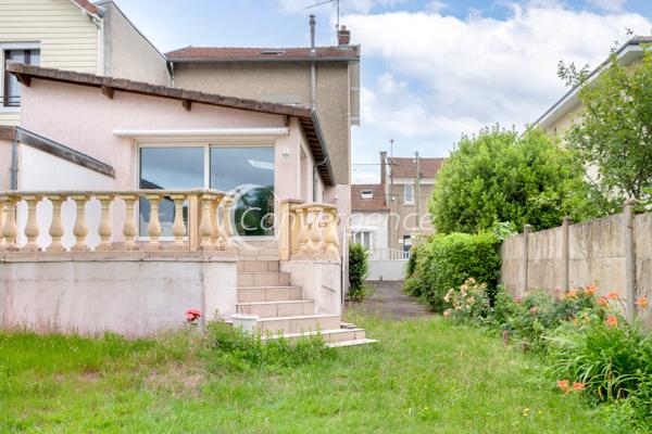 Maison
                                                                                                                                                                                                                                                                                                                        4 pièce(s)                                                                                                                                                                                                          3 chambre(s)                                                                                                                                                                                                          115  m²