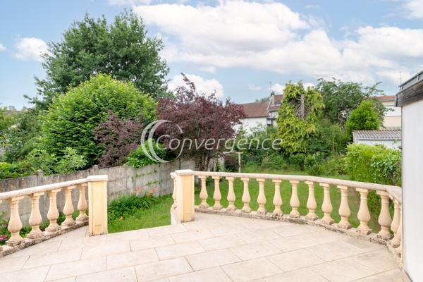 Maison
                                                                                                                                                                                                                                                                                                                        4 pièce(s)                                                                                                                                                                                                          3 chambre(s)                                                                                                                                                                                                          115  m²