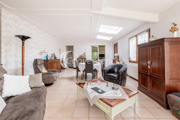 Maison
                                                                                                                                                                                                                                                                                                                        4 pièce(s)                                                                                                                                                                                                          3 chambre(s)                                                                                                                                                                                                          115  m²