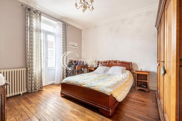 Maison
                                                                                                                                                                                                                                                                                                                        4 pièce(s)                                                                                                                                                                                                          3 chambre(s)                                                                                                                                                                                                          115  m²