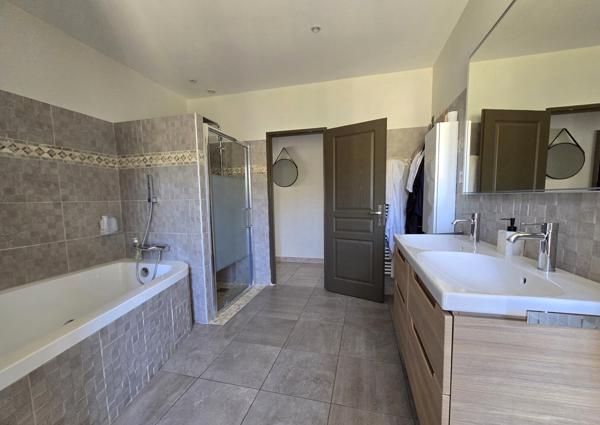 Caumont-sur-Durance (84510) VILLA CONTEMPORAIRE - VUE ALPILLES - PISCINE - QUARTIER RESIDENTIEL
