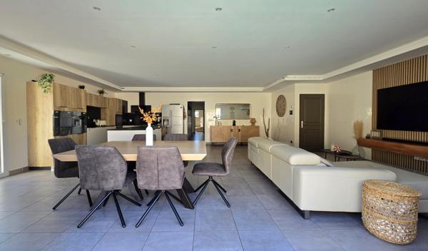 Caumont-sur-Durance (84510) VILLA CONTEMPORAIRE - VUE ALPILLES - PISCINE - QUARTIER RESIDENTIEL