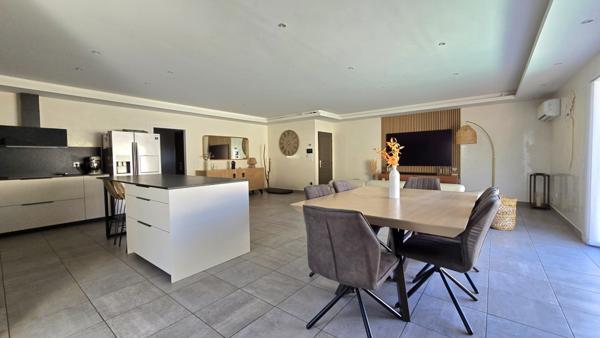 Caumont-sur-Durance (84510) VILLA CONTEMPORAIRE - VUE ALPILLES - PISCINE - QUARTIER RESIDENTIEL