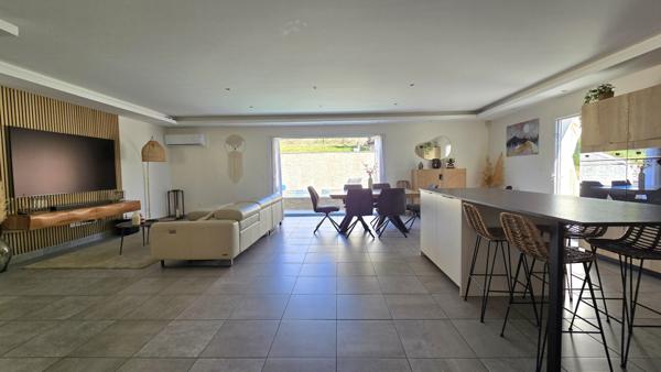Caumont-sur-Durance (84510) VILLA CONTEMPORAIRE - VUE ALPILLES - PISCINE - QUARTIER RESIDENTIEL