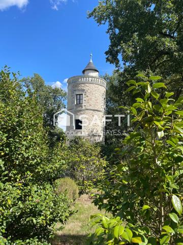 Une Tour d'exception, une propriété d'exception, un parc arboré