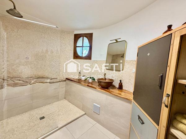 Une Tour d'exception, une propriété d'exception, un parc arboré