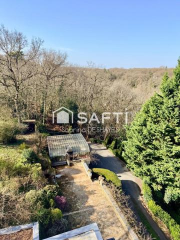 Une Tour d'exception, une propriété d'exception, un parc arboré