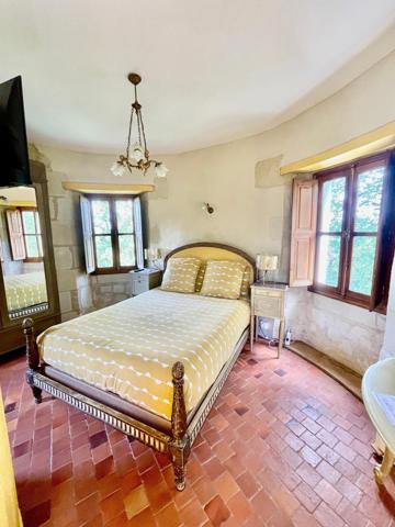 Une Tour d'exception, une propriété d'exception, un parc arboré