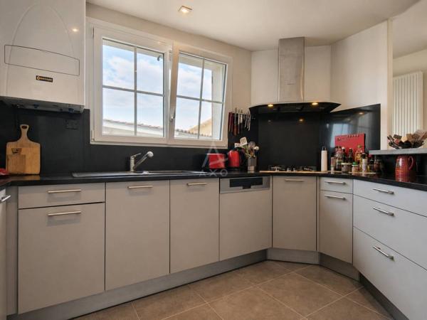 Maison T4 de plain-pied avec jardin, garage et stationnements à Pau