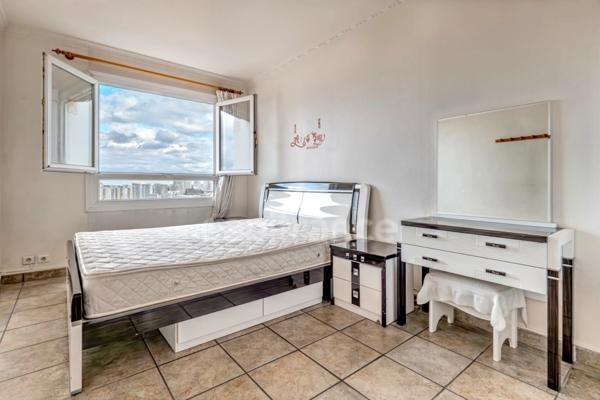 Appartement à vendre T4/T5 pièces PARIS 20EME ARRONDISSEMENT (75) en étage élevé avec vue panoramique