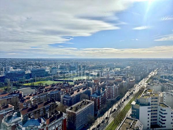 Appartement à vendre T4/T5 pièces PARIS 20EME ARRONDISSEMENT (75) en étage élevé avec vue panoramique