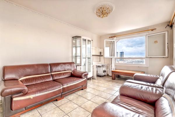 Appartement à vendre T4/T5 pièces PARIS 20EME ARRONDISSEMENT (75) en étage élevé avec vue panoramique