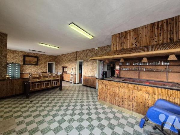 Merville: Immeuble mixte commerce / habitation.

POTENTIEL EXCEPTIONNEL ! 

Le rez de chaus...