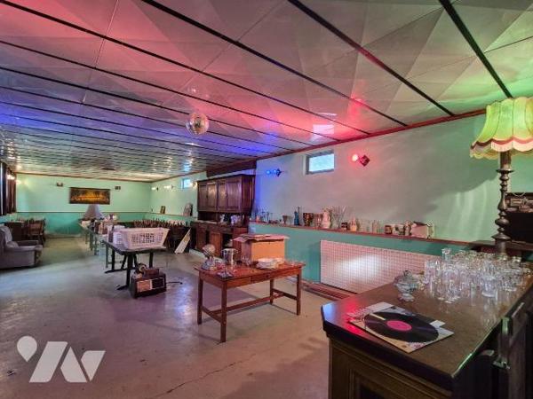 Merville: Immeuble mixte commerce / habitation.

POTENTIEL EXCEPTIONNEL ! 

Le rez de chaus...