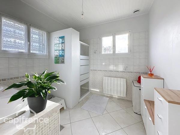 Maison familiale sans travaux – 3 chambres + bureau – Grand garage et jardin – Pas-de-Jeu