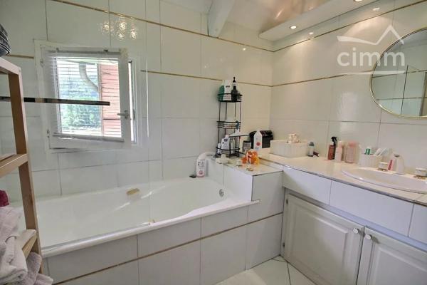 A VENDRE MAISON D'ARCHITECTE T5 166 M2 / 230 M2 UTILES.