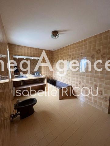 Maison à MARENNES, 17320 - 6 pièces 130m²