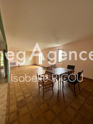 Maison à MARENNES, 17320 - 6 pièces 130m²