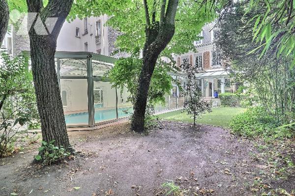 NOTAIRE VEND –  HÔTEL PARTICULIER AVEC JARDIN , PISCINE & MAISON DE GARDIEN