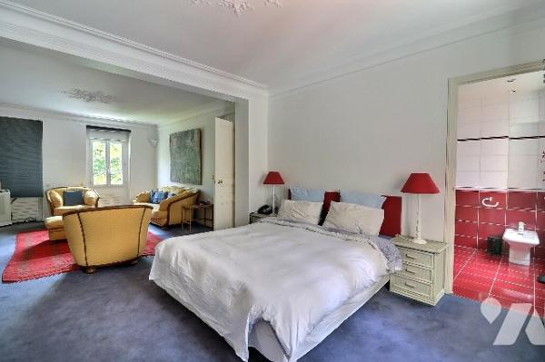 NOTAIRE VEND –  HÔTEL PARTICULIER AVEC JARDIN , PISCINE & MAISON DE GARDIEN