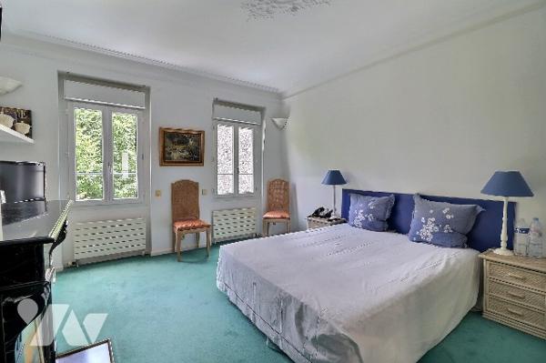 NOTAIRE VEND –  HÔTEL PARTICULIER AVEC JARDIN , PISCINE & MAISON DE GARDIEN