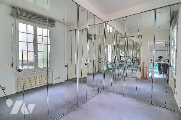 NOTAIRE VEND –  HÔTEL PARTICULIER AVEC JARDIN , PISCINE & MAISON DE GARDIEN