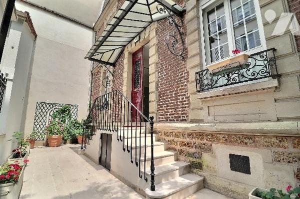 NOTAIRE VEND –  HÔTEL PARTICULIER AVEC JARDIN , PISCINE & MAISON DE GARDIEN