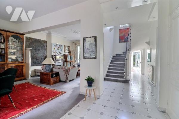 NOTAIRE VEND –  HÔTEL PARTICULIER AVEC JARDIN , PISCINE & MAISON DE GARDIEN