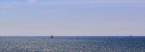 La Grande-Motte (34280) PREMIÈRE LIGNE, EXCEPTIONNELLE VUE MER À 180°, CALME, LUMINEUX...COMPLÈTEMENT RESTAURÉ, POSS 4 COUCHAGES