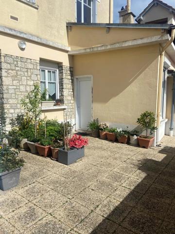 Location                                                      Appartement
                        
                     1 pièces                      25 m2                     à Chartres