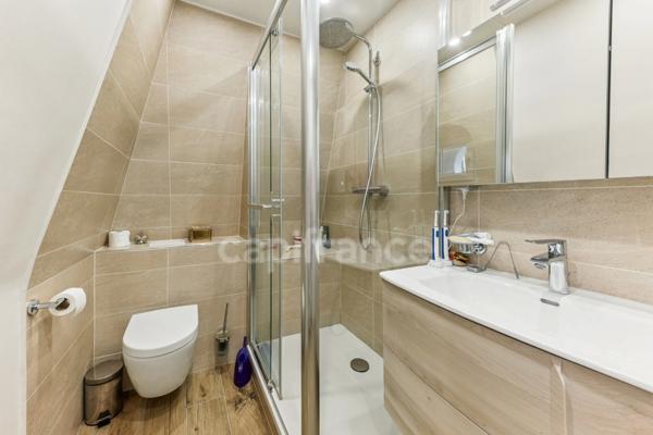 Maison familiale de charme – 6 chambres, jardin arboré, dépendance et RER C à pied