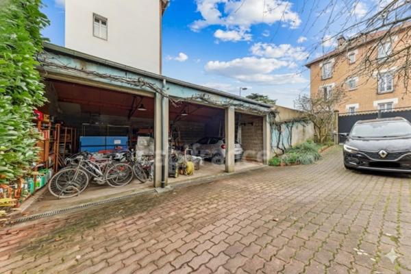Maison familiale de charme – 6 chambres, jardin arboré, dépendance et RER C à pied