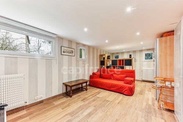 Maison familiale de charme – 6 chambres, jardin arboré, dépendance et RER C à pied