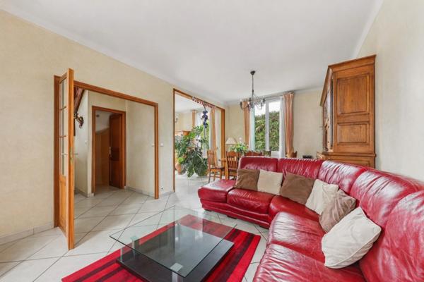 Maison familiale de charme – 6 chambres, jardin arboré, dépendance et RER C à pied