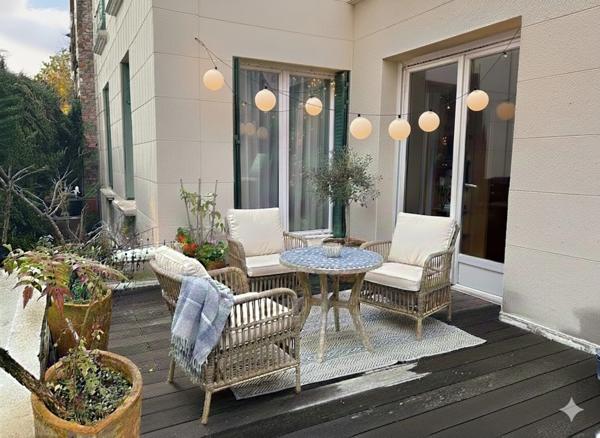 Maison familiale de charme – 6 chambres, jardin arboré, dépendance et RER C à pied