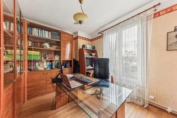 Maison familiale de charme – 6 chambres, jardin arboré, dépendance et RER C à pied