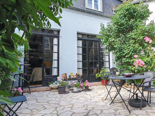 Authentique maison picarde avec cour fleurie
