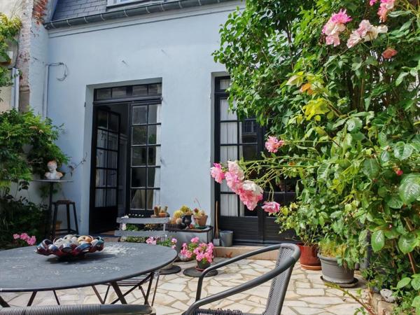 Authentique maison picarde avec cour fleurie