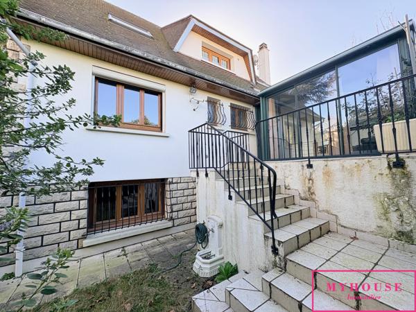 Immeuble
                                                                                                                                                
                                                                                                                                                
                                                                                                                                                
                                                    
                                                                                                                                                                                                                                                                                                                        261  m²